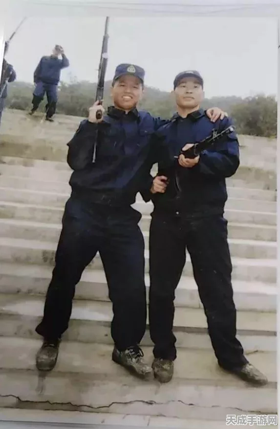 CF手游攻略，揭秘如何赠送仓库枪械给好友，增强战友情谊！