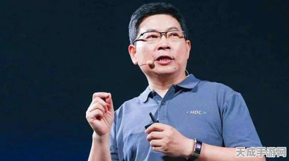 余承东新春豪礼，驾驶鸿蒙智行享界S9，与安徽老乡共启归家之旅