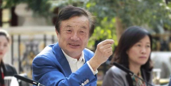 余承东新春豪礼，驾驶鸿蒙智行享界S9，与安徽老乡共启归家之旅