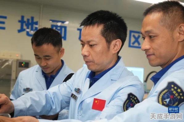 方舟生存进化手游，全新生存挑战，探索未知世界的冒险启程