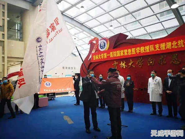 方舟生存进化手游，全新生存挑战，探索未知世界的冒险启程