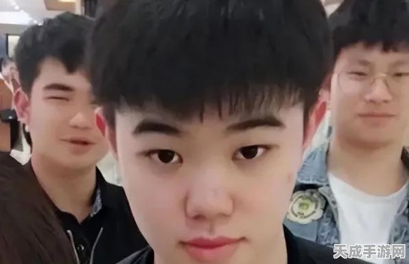 蛋仔派对爆笑之旅，韩涵出师受挫携手微凉共闯难关