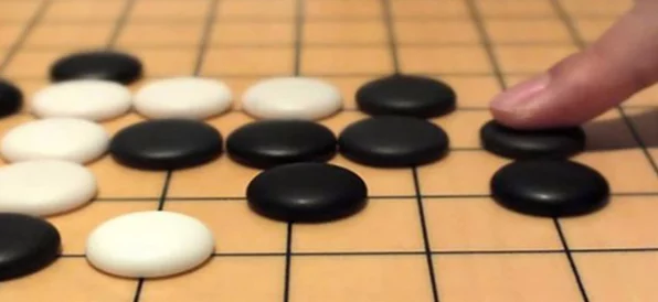 五子棋革新玩法，吃子大赛精彩纷呈，策略与技巧的双重较量