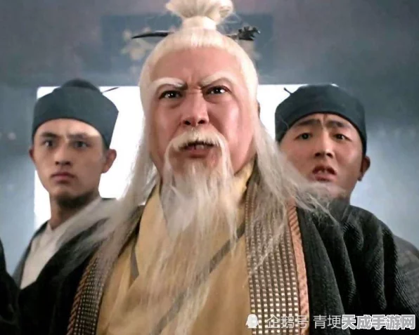 手游跨界对决，张三丰百年修为憾负射雕英雄黄裳？