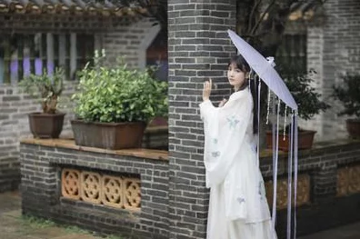 烟雨江湖，胭脂盒之谜，解锁隐藏剧情的关键道具归属揭秘