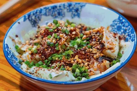 烟雨江湖美食大赛，特色豆腐与地道大米风味等你来探